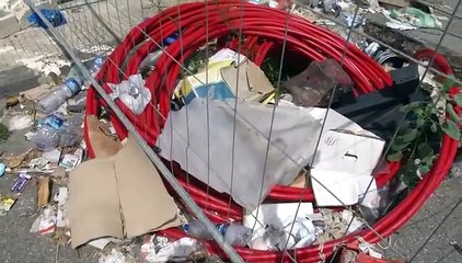 TROPPE STRADE SPORCHE E ABBANDONATE