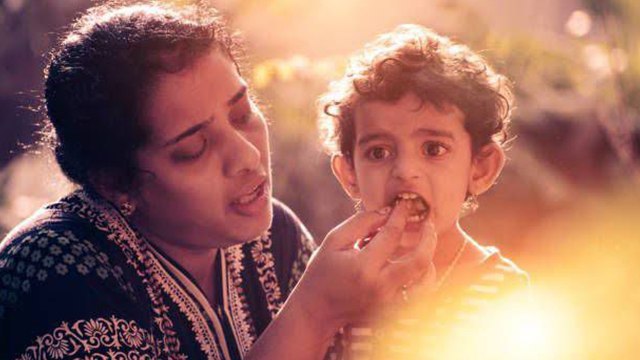 बच्चे खाना देखकर बनाते है मुंह तो अपनाएं ये तरीका | change your Babies eating habits | *health