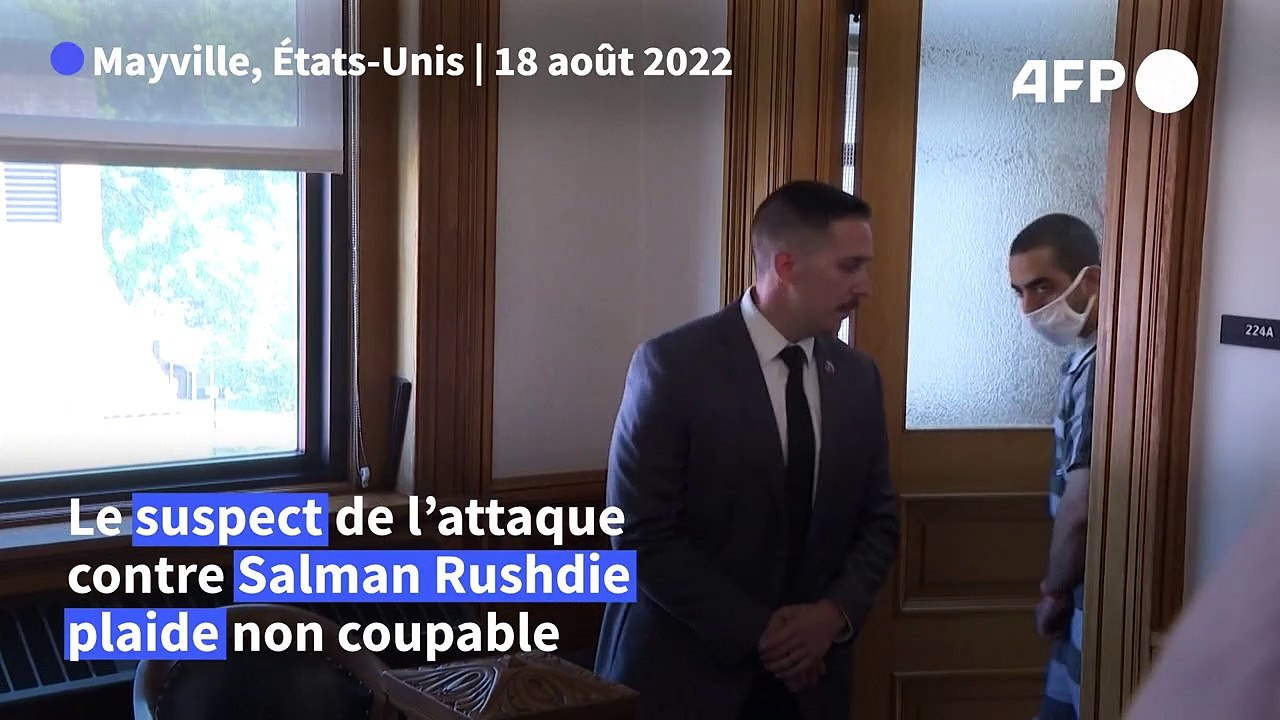 Inculpé par un grand jury, le suspect de l'attaque contre Rushdie plaide non coupable