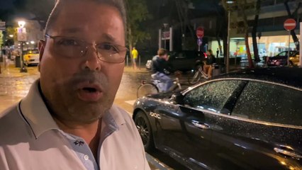 Violenta grandinata a Riccione: chicchi grandi come palline da golf e auto danneggiate