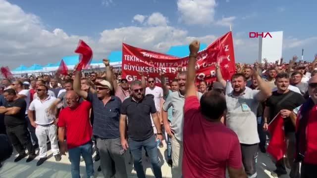 Son dakika haber... KILIÇDAROĞLU'NUN KATILACAĞI AÇILIŞ ÖNCESİ BELEDİYE İŞÇİLERİNDEN 'EK ZAM' EYLEMİ