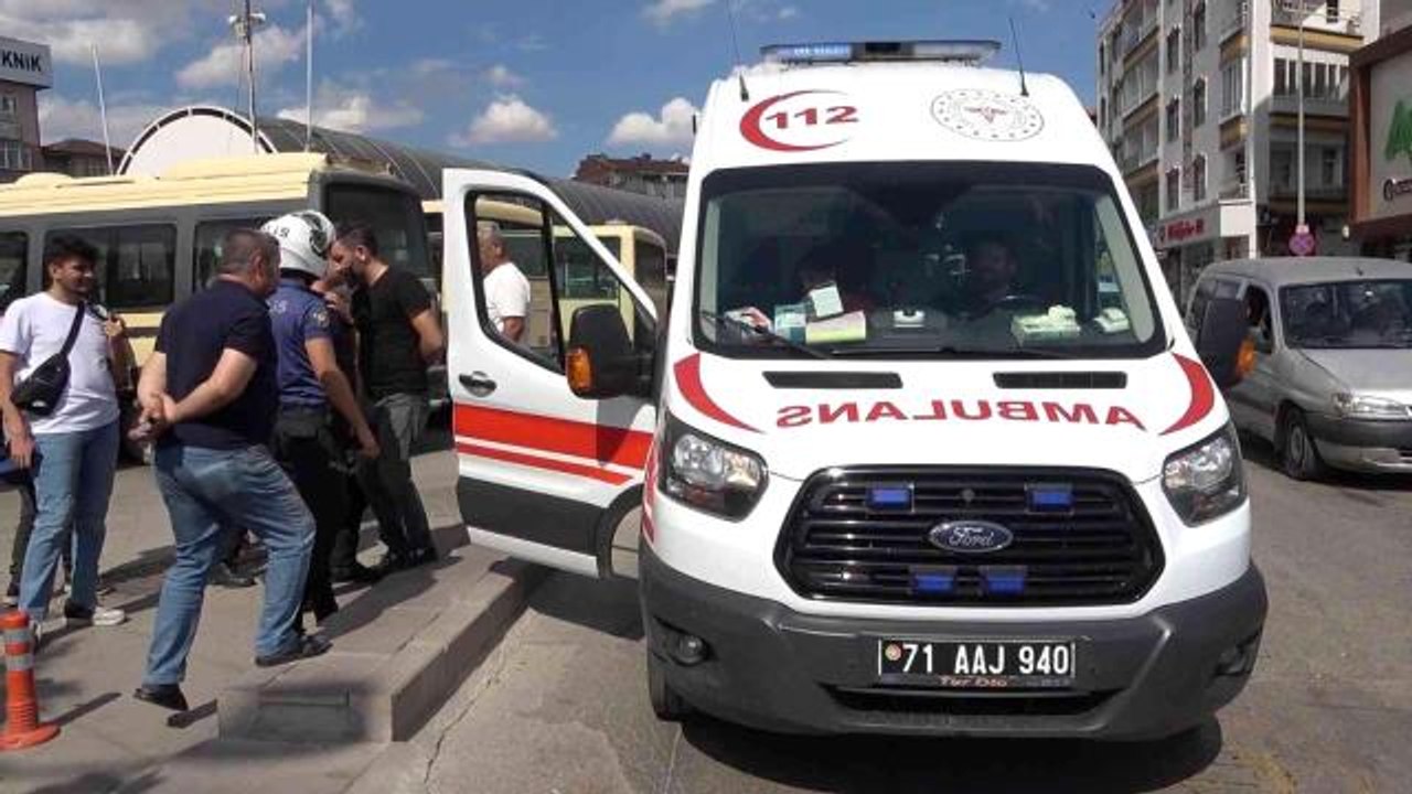 Dolmuştaki kadının koluna yorgun mermi isabet etti