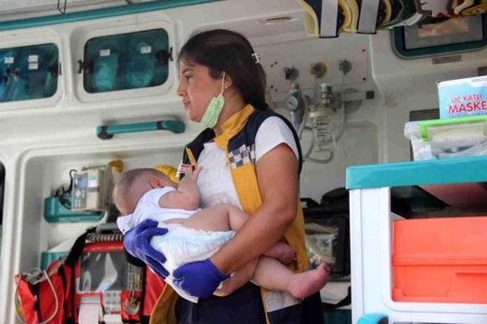 Balıkesir haber | Kuzey Marmara Otoyolu'nda bariyerlere çarpan otomobil 100 metreden şarampole uçtu