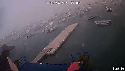 LIGURIA, LA GRANDINE BOMBARDA IL PONTILE DI SESTRI LEVANTE
