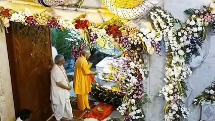 मथुरा से लाइव रिपोट...ब्रज में जन्मे कृष्ण-कन्हाई, हर गूंजी बधाई