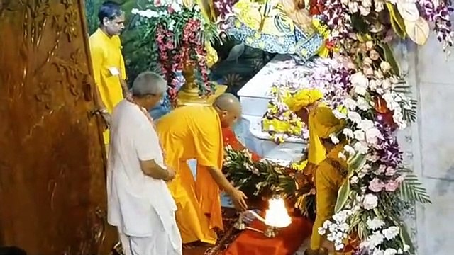 मथुरा से लाइव रिपोट...ब्रज में जन्मे कृष्ण-कन्हाई, हर गूंजी बधाई