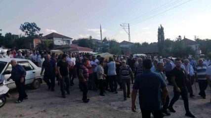 Drenaj kuyusunda zehirlenen 3 kardeş toprağa verildi