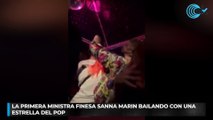 La primera ministra finesa Sanna Marin bailando con una estrella del pop