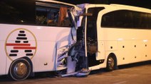 Tur otobüsü yolcu otobüsüne çarptı