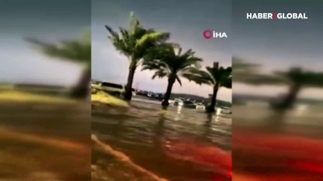 Mekke ve Medine'de şiddetli yağış: Kabe'yi yağmur altında tavaf ettiler