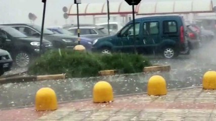 Bari, grandinata epocale spacca vetri e terrorizza clienti di un centro commerciale