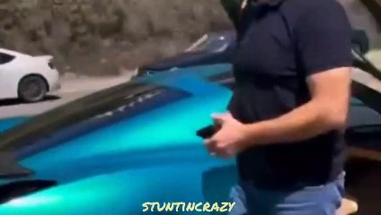 متسابق دراجة نارية يصدم النهاية الخلفية لريماك بقيمة 2 مليون دولار