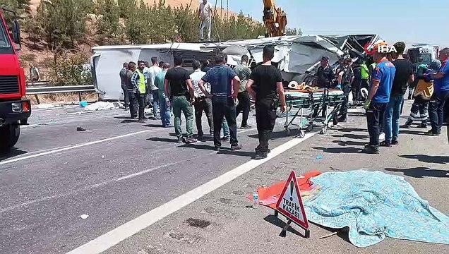 Şanlıurfa’da feci zincirleme kaza! Can pazarı yaşanıyor… Çok sayıda ekip gönderildi, can kayıpları ve çok sayıda yaralı var