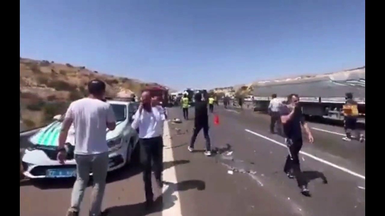 Diyarbakır yolcu otobüsü kazaya karıştı 16 ölü, 21 yaralı