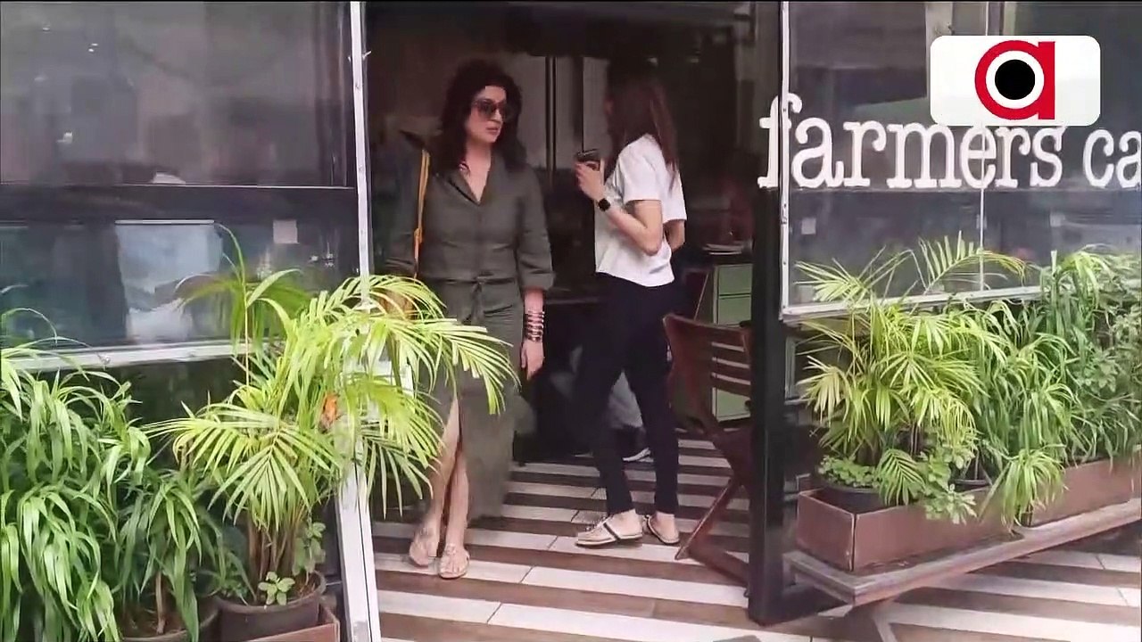 Twinkle Khanna Spotted Post Lunch in Bandra, Mumbai