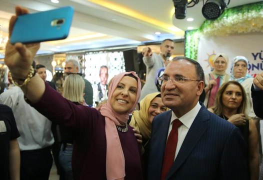 Bakan Bozdağ, partisinin Bayrampaşa ilçe yönetimi ve mahalle başkanlarıyla buluştu (3)