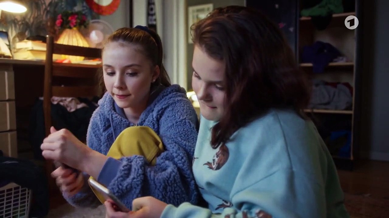 Nudes - Nackt im Netz Staffel 1 Folge 8 HD Deutsch