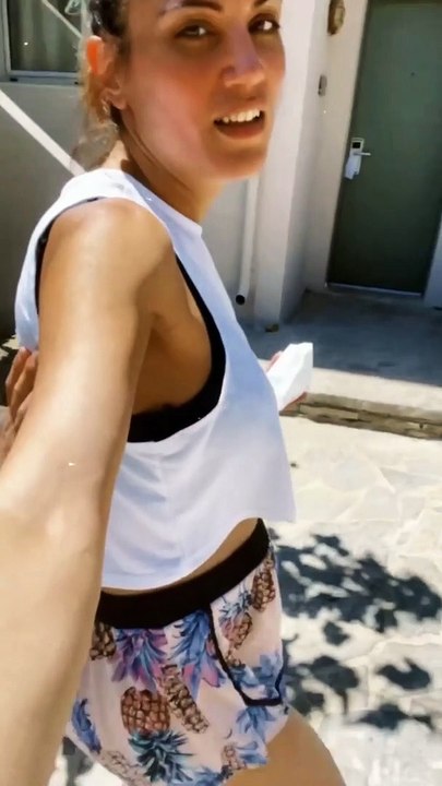 Συνατσάκη: Το ξεκαρδιστικό βίντεο με την πιο... έξαλλη στιγμή των διακοπών της με τον Ίαν Στρατή! Θα... κλάψετε