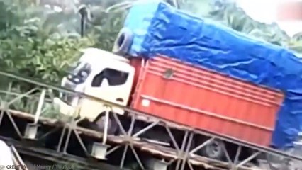 15 Extreme Dangerous People With Heavy Equipment