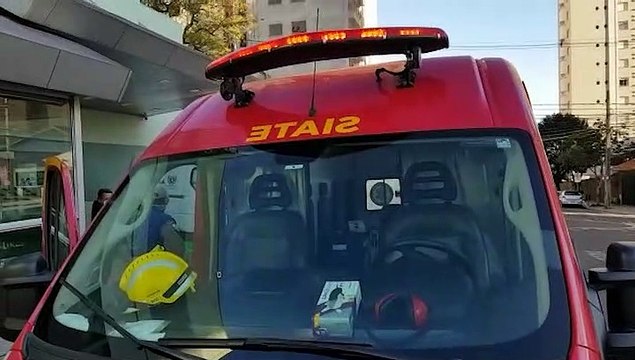 Homem sofre luxação no ombro e precisa de atendimento do Siate, no Bairro Universitário