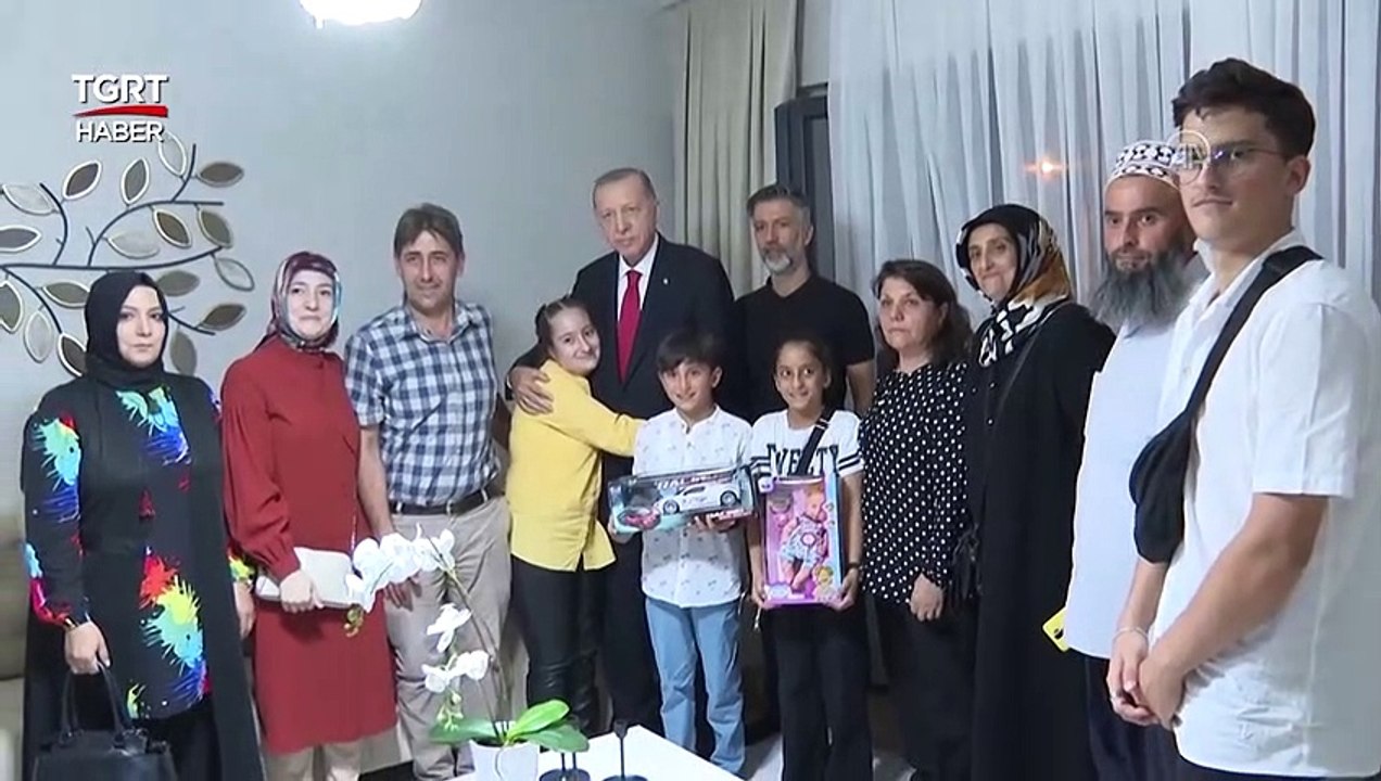 &quot;Ağlatacaksın Beni&quot; Cumhurbaşkanı Erdoğan Gittiği Evde Küçük Kızın