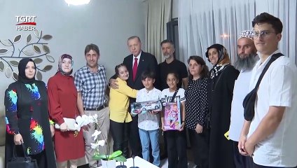 "Ağlatacaksın Beni" Cumhurbaşkanı Erdoğan Gittiği Evde Küçük Kızın Yazdığı Mektupla Duygulandı