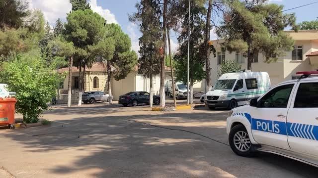 Son dakika haberi: GAZİANTEP - Kazada ölenlerin cenazeleri Adli Tıp Kurumu'na getirildi (2)