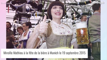 Mireille Mathieu en famille à Saint-Tropez : elle n'a pas pris une ride !