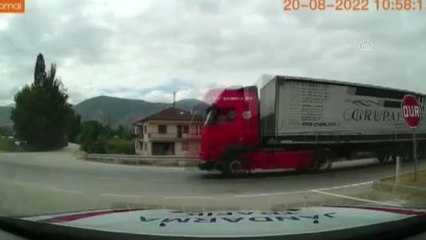 Son dakika haber... Hareket halinde tırda çıkan yangını jandarma söndürdü