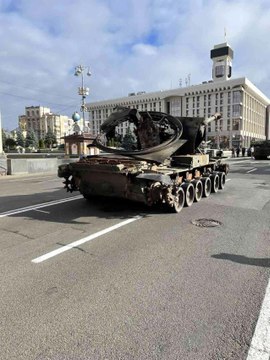 Ordu gündem haberleri: Kiev'de, Rus ordusunun ele geçirilen tankları sergileniyor