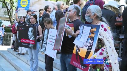 كتاب وصحافيون أميركيون يكرّمون سلمان رشدي في نيويورك