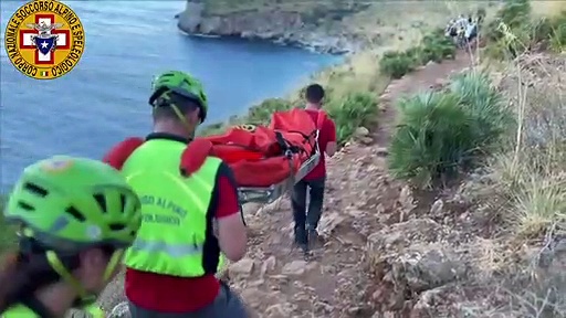 Video Turista ferita allo Zingaro, soccorsa e portata a Palermo