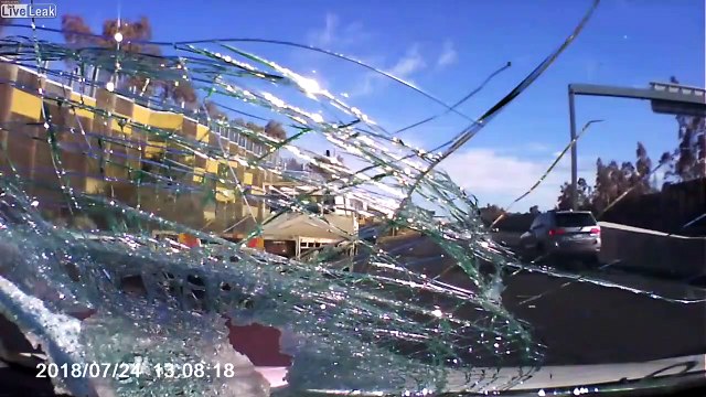 Ne jamais suivre un camion de trop prêt sur l'autoroute... grosse frayeur