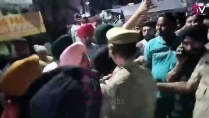 ਜਲੰਧਰ ਦੇ ਮਸ਼ਹੂਰ Pizza Couple ਦਾ ਮੁਹੱਲਾ ਵਾਸੀਆਂ ਨਾਲ ਪਿਆ ਪੰ+ਗਾ ਜਲੰਧਰ ਦੇ ਮਸ਼ਹੂਰ Kullad Pizza Couple ਦਾ ਮੁਹੱਲਾ ਵਾਸੀਆਂ ਨਾਲ ਪਿਆ ਪੰ+ਗਾ ,ਦੇਖੋ ਪੂਰੀ ਵੀਡੀਓ