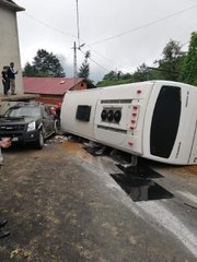 Son dakika haber! RİZE'DE TUR MİDİBÜSÜ DEVRİLDİ 24 YARALI