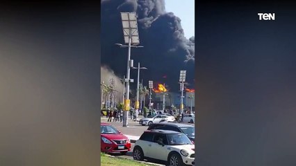 مشهد مروع... شاهد اللحظات الأولى من حريق كارفور اسكندرية