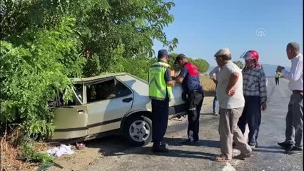 Son dakika haberi! Otomobil ile traktörün çarpıştığı kazada 2 kişi yaralandı
