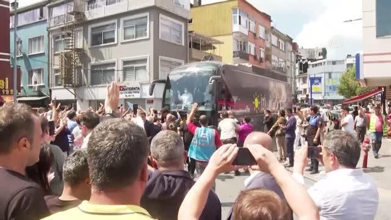 İYİ Parti Genel Başkanı Akşener'den esnaf ziyareti
