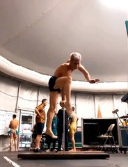 İnsan dengede durmak ister