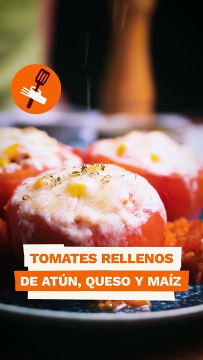 Tomates rellenos de atún, queso y maíz