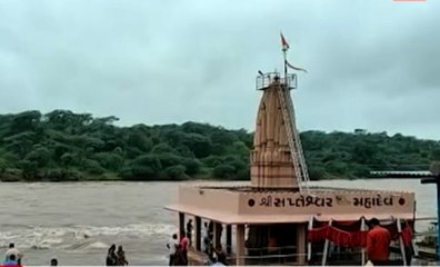 સાબરમતીમાં પાણી આવતા ઈડરનું સપ્તેશ્વર મંદિર થયું પાણીમાં ગરકાવ, જુઓ વીડિયો
