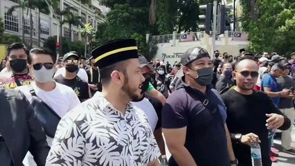 支持者王宫前声援纳吉 高喊“把Bossku还回来！”