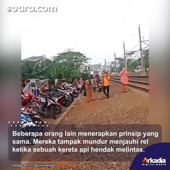 Viral Emak-emak Nyaris 'Dibelai' Kereta Api Diduga demi Bikin Konten, Warganet: Bikin Gemes!