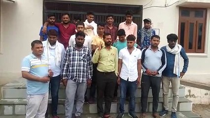 दौसा. ग्रामीणों ने किया प्रदर्शन, नारे लगाए