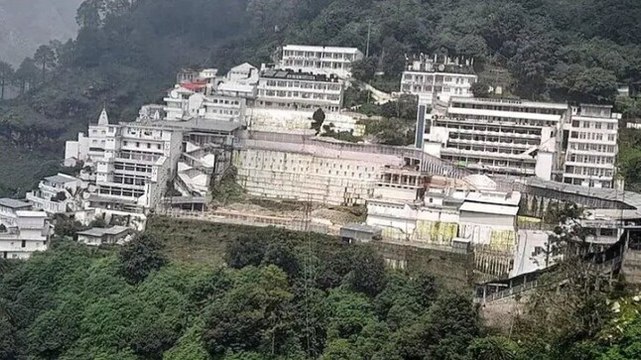 Heavy rainfall leads to flash floods near Vaishno Devi, disrupt movement of devotees