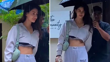 Disha Patani Crop Hoodie पहनने पर Troll, Fans Angry Reaction Viral। Boldsky *Entertainment