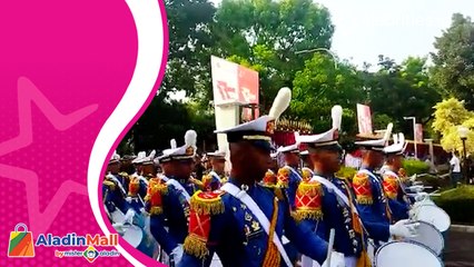 Warga Antusias Saksikan Kirab Drumband Akademi TNI 3 Matra di Sudirman