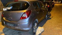 Son dakika haberleri | Küçükçekmece'de polisten kaçan otomobil park halindeki araçlara çarptı