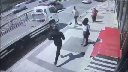 ESENYURT'TA OTOPARKA GİREN KUYUMCUYA DEHŞETİ YAŞATTILAR