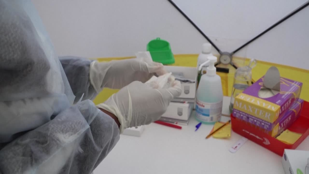 Covid: scende curva. In classe tornano i prof No vax